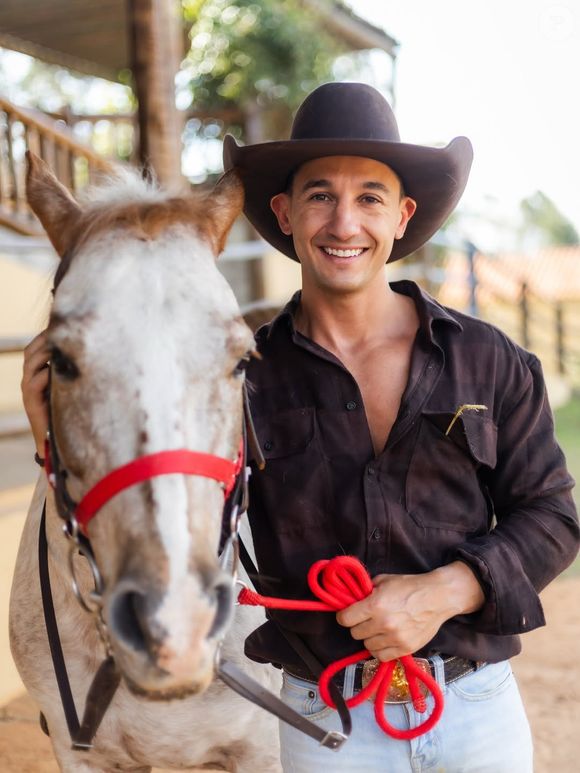 Idade de Luiz Mesquita: o lutador, filho de Otávio Mesquita, é um dos participantes de 'A Fazenda 17' e tem 31 anos