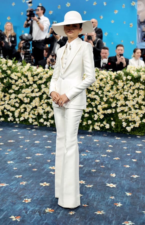 MET Gala 2025: Zendaya usou uma produção all white para o importante evento.