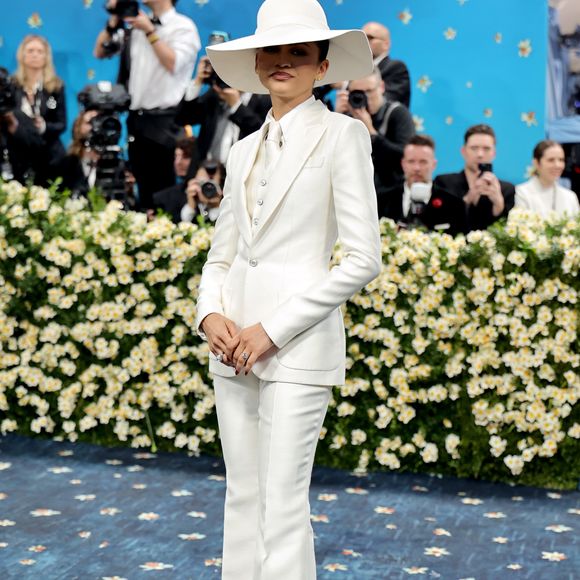 MET Gala 2025: Zendaya usou uma produção all white para o importante evento.