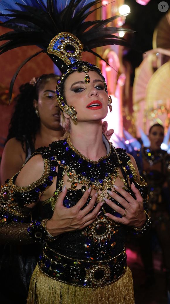 “Estão me chamando de pé quente e eu estou adorando” – Após o título da Rosas de Ouro no Carnaval 2025, Julia Foti brinca sobre sua sorte e projeta novos sonhos.