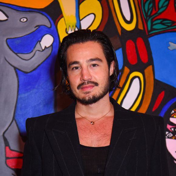 Tiago Iorc sobre ‘Troco Likes 10 Anos’: ‘Todos os artistas trouxeram as suas ideias, o seu universo já intrínseco. E isso foi guiando a construção, a produção’