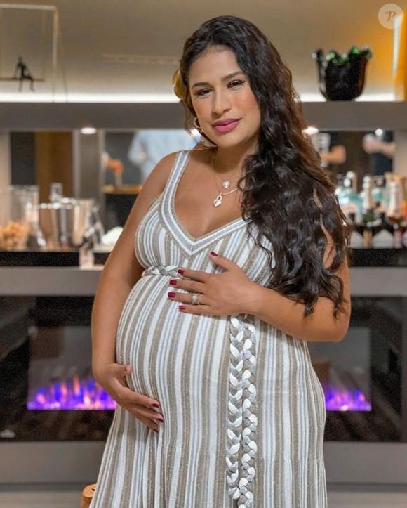 Simone Mendes ganhou muito peso e viu seu corpo mudar drasticamente na gravidez