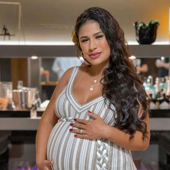 Simone Mendes ganhou muito peso e viu seu corpo mudar drasticamente na gravidez