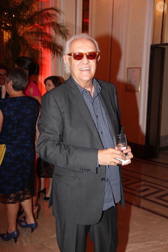 Ney Latorraca destacou a decisão como uma forma de se comprometer como artista perante à sociedade: ‘A função do artista é essa, tem uma hora em que a gente não pertence mais a si’