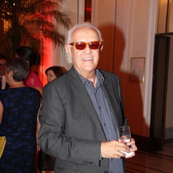 Ney Latorraca destacou a decisão como uma forma de se comprometer como artista perante à sociedade: ‘A função do artista é essa, tem uma hora em que a gente não pertence mais a si’