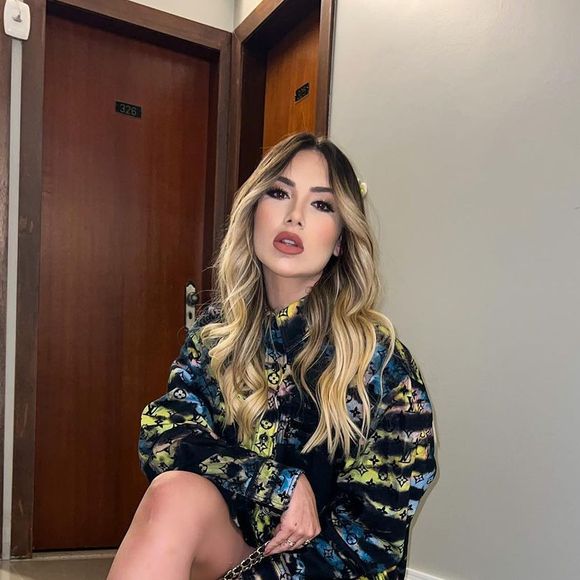 Virginia Fonseca estaria sendo processada por uma mulher que afirmou ter contratado uma publicidade que seria vinculada ao perfil da famosa, na web. Naquela época, a influenciadora fazia parte dos agenciados da empresa do ex-namorado.