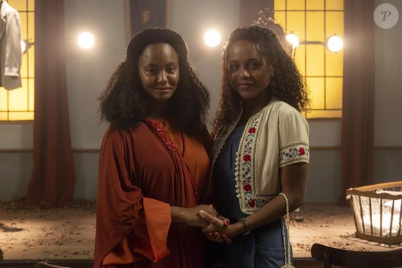 Eli Ferreira, como Ruth de Souza, ao lado de Duda Santos em Garota do Momento