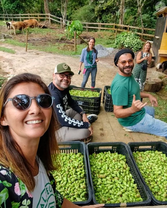 Thiago já falou diversas vezes sobre o quanto se sente conectado à natureza e sobre o desejo de proporcionar aos filhos uma criação mais próxima da simplicidade do campo.