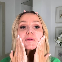 Descobri com dermatologista os 5 erros de skincare que podem estar sabotando os resultados na minha pele: 'Um dos mais frequentes é acreditar que uma rotina com mais produtos necessariamente será mais eficaz'
