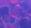 Ivete Sangalo e Tiago Maia foram flagrados em um clima íntimo e trocaram carícias em público