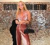 Adriane Galisteu combina referências boudoir com acessórios boho-chic em aparição fashionista