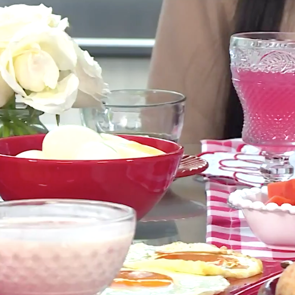 Gracyanne Barbosa se deliciou com ovos fritos, cozidos, pochet e omelete, que não faltam em sua dieta