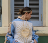 Prata no pé: o novo Converse na cor 'celeste argentino' com detalhes metalizados é o tênis elegante com cara de milionária que promete rejuvenescer seus looks em 2026