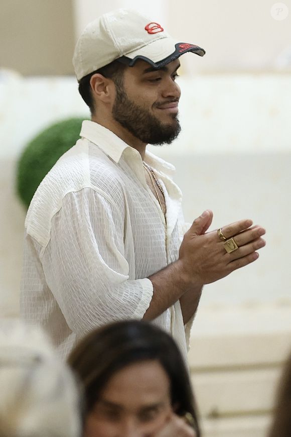 Francisco Gil conversou com a imprensa na missa e revelou como a filha tem lidado com a morte de Preta Gil