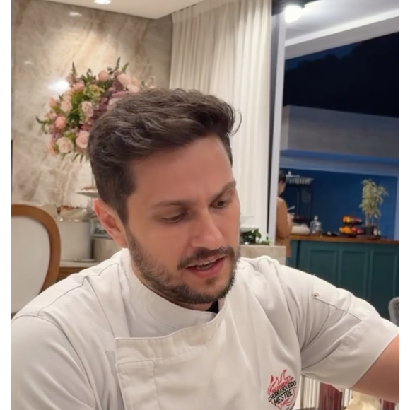 Festa de Simone Mendes também teve mini hambúrgueres feitos com churrasco, que foram elogiados pelo influenciador