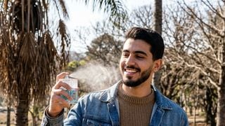 Cheiro de banho tomado o dia todo: esses 4 perfumes árabes com aroma de limpo que grudam na pele e exalam sofisticação nos dias quentes de Inverno