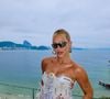 Virgínia deixou a marquinha de biquíni à mostra em seu look de chuteiras