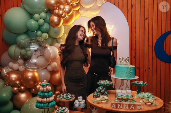 No BBB 25, Vitória Strada firmou amizade com Anna Rita Cerqueira em viagem após terminarem as gravações da novela 'Espelho da Vida'