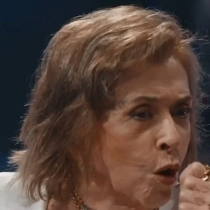 Betty Faria reconheceu que aprendeu com o episódio e transformou aquela experiência em uma espécie de regra pessoal para o restante de sua trajetória profissional. “Foi uma grande lição da minha vida, que eu nunca mais fiz: ligar para o autor e reclamar”, afirmou.