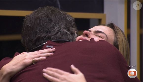 Entrada de Tadeu Schmidt no BBB 26 viraliza e repercute nas redes sociais