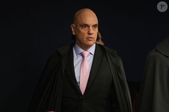 Alexandre de Moraes apontou a violação e a vigília promovida por Flávio Bolsonaro como principais motivos da prisão preventiva