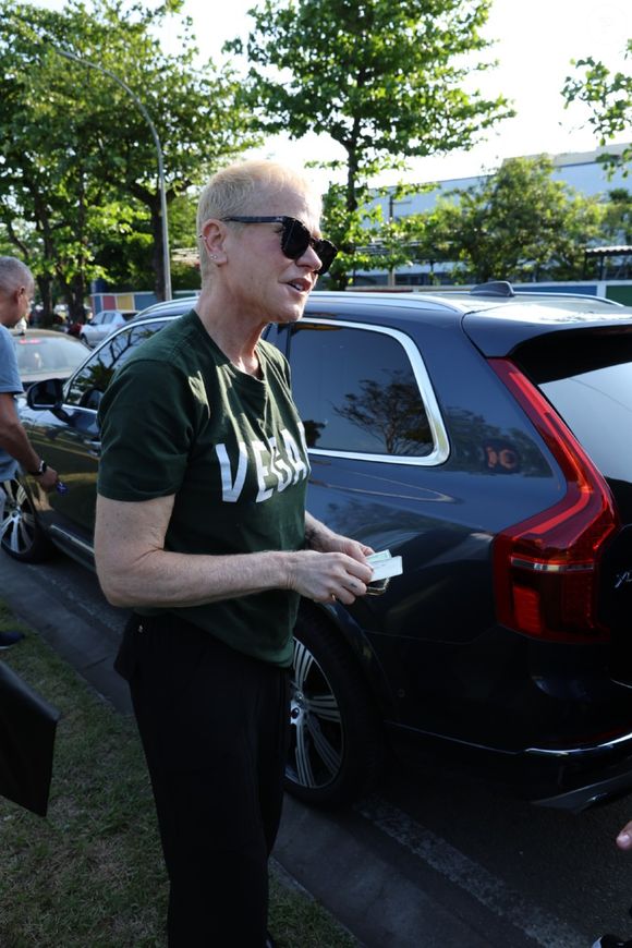 Xuxa sofre de alopecia androgenética, uma doença crônica e progressiva que resulta na queda de cabelos