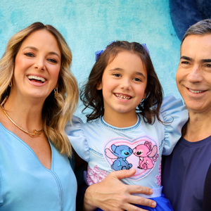 Lilo & Stitch gigantes, Tralli em raro look despojado e mais: veja 20 fotos da festa da filha de Ticiane Pinheiro com o âncora do ‘Jornal Hoje’