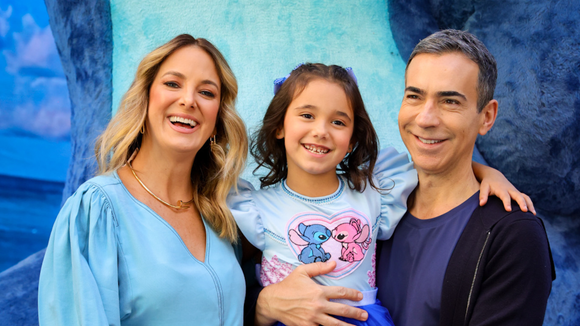 Lilo & Stitch gigantes, Tralli em raro look despojado e mais: veja 20 fotos da festa luxuosa da filha de Ticiane Pinheiro com o âncora do ‘Jornal Hoje’