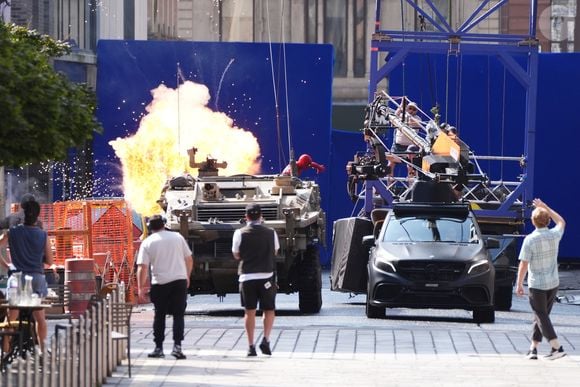 Cena de ação quase termina em tragédia: Tom Holland é levado às pressas ao hospital após queda durante filmagens