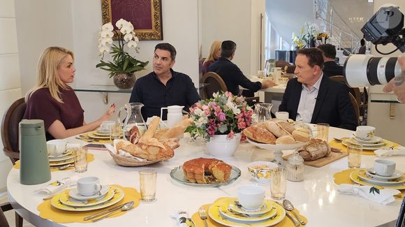 Ana Hickmann acompanhou Edu Guedes na entrevista ao programa ‘Domingo Espetacular’