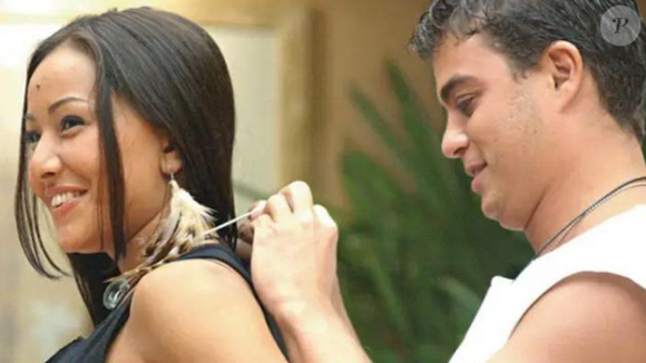 O BBB 3 trouxe outro capítulo emblemático: Sabrina Sato deixou o jogo no oitavo Paredão, separando-se de Dhomini, que seguiu até o fim e se tornou campeão da edição. Um contraste que reforçou como o jogo pode mudar completamente o destino de um casal