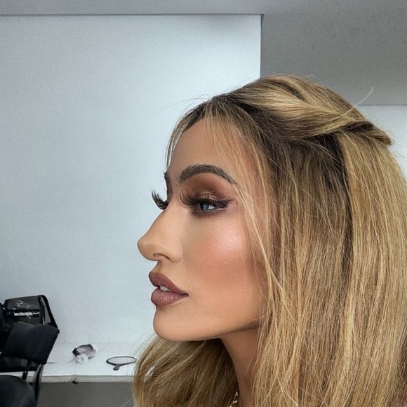 Sabrina Sato sem a pinta na testa? Apresentadora mostra lado inédito em nova atração