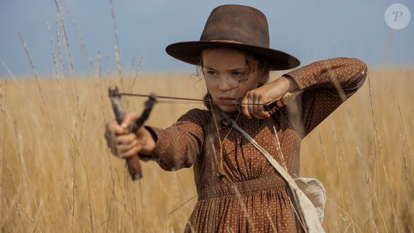 O elenco dos oito primeiros episódios inclui nomes como o de Luke Bracey, Crosby Fitzgerald, Alice Halsey e Skywalker Hughes