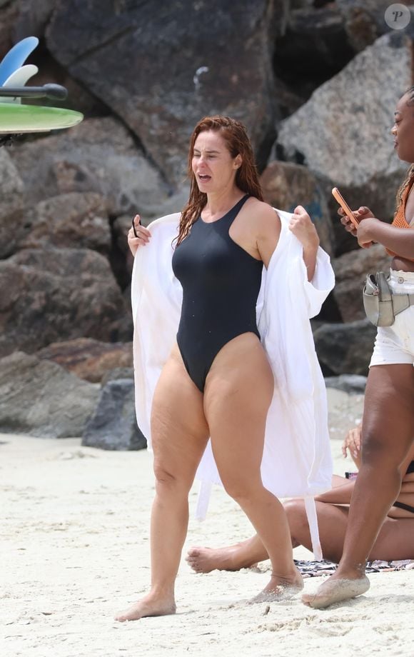 Paolla Oliveira gravou cenas de uma série só de maiô