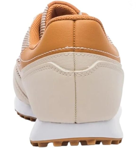 Com tons inspirados em 'latte macchiato com doce de leite', o Fila Renno Classic se destaca por combinar facilmente com peças em bege, marrom, branco, cinza e preto