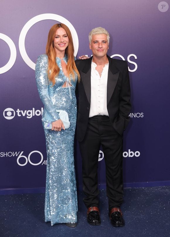 Giovanna Ewbank e Bruno Gagliasso foram à festa dos 60 anos da Globo: atriz e Giullia Buscacio escolheram o mesmo vestido grifado
