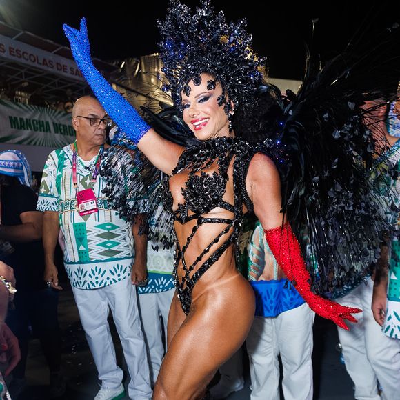 Corpo de Viviane Araujo roubou a cena em fantasia da Mancha Verde