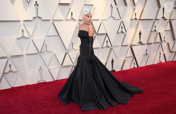 O colar com o histórico Tiffany Diamond chamou atenção no visual de Lady Gaga durante o tapete vermelho do Oscar 2019