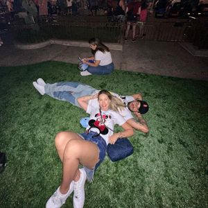 Virginia Fonseca usou look com blusa da Minnie na Disney