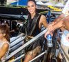 Bruna Marquezine já usou a tendência do look com correntes para o Carnaval.