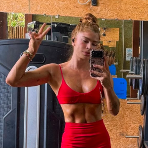 Deusa! Aos 44 anos, Grazi Massafera impressiona ao exibir abdômen trincado, costas definidas e beleza natural em nova sequência de fotos