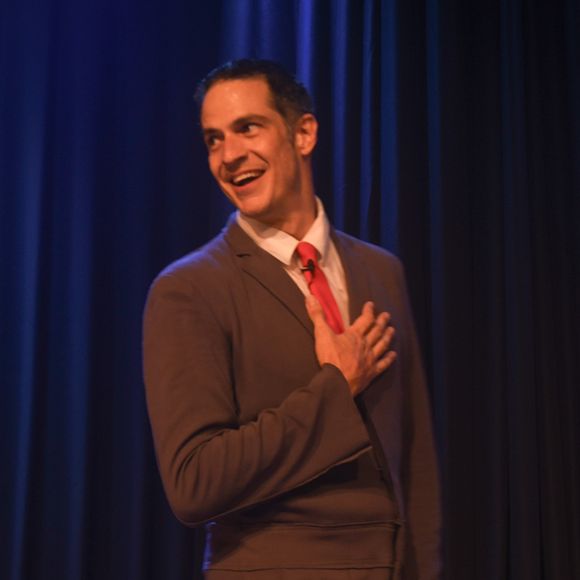 Mateus Solano apresentou a peça ‘O Figurante’, que tem feito turnê pelo Brasil, em Santa Rosa, cidade do Rio Grande do Sul