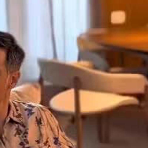 Mateus Solano vive uma realidade diferente. O ator se mudou para um apartamento localizado na Barra da Tijuca, também na Zona Oeste do Rio de Janeiro, e tem mostrado aos seguidores detalhes do novo lar nas redes sociais.