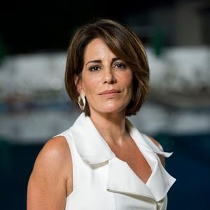 Gloria Pires também é referência para quem busca inspiração em cabelos curtos, mostrando como o corte chanel pode atualizar o visual e valorizar os traços do rosto com elegância