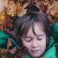 Se você quer que seus filhos sejam mais resilientes e felizes, experimente adotar esse hábito; os pais nórdicos sempre fazem isso