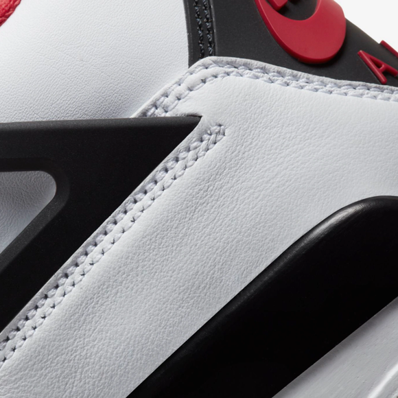 Com detalhes em branco, preto e vermelho, o Air Jordan 4 Fire Red marcou época e permanece como um dos lançamentos mais importantes da trajetória da Nike