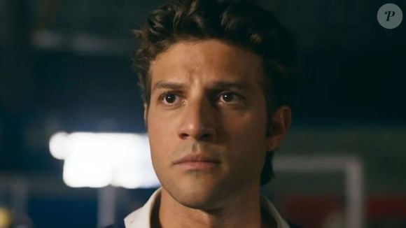 Pedro revela a Adriana que Heitor está vivo.