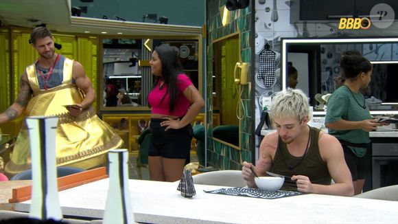 Monstro, Jonas irritou Juliano Floss na hora do almoço do brother