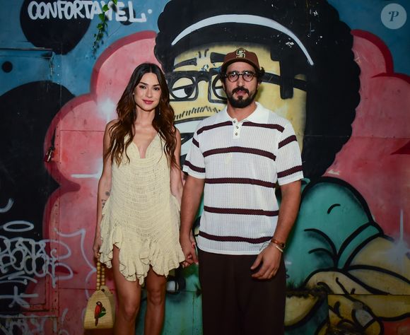 Renato Góes chegou acompanhado pela mulher, Thaila Ayala, na festa de aniversário de Humberto Carrão
