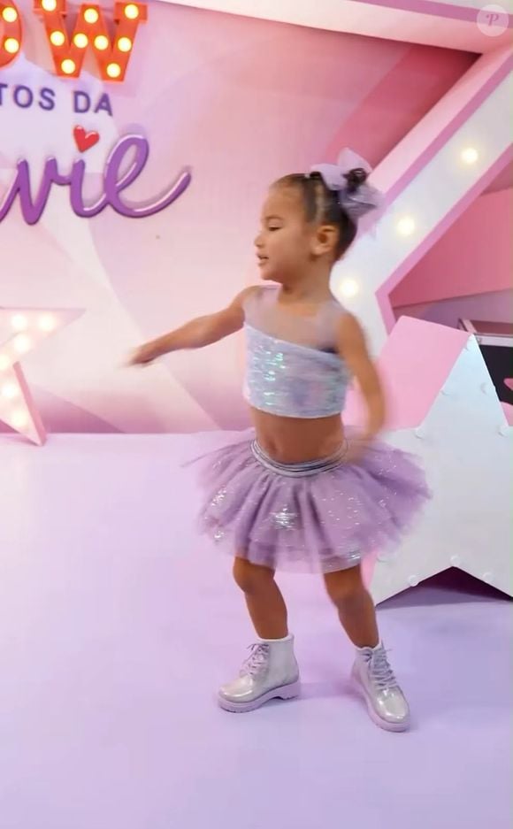 Neymar e Bruna Biancardi reuniram a família para comemorar o aniversário de 3 anos de Mavie, que ganhou uma festa com o tema Show de Talentos